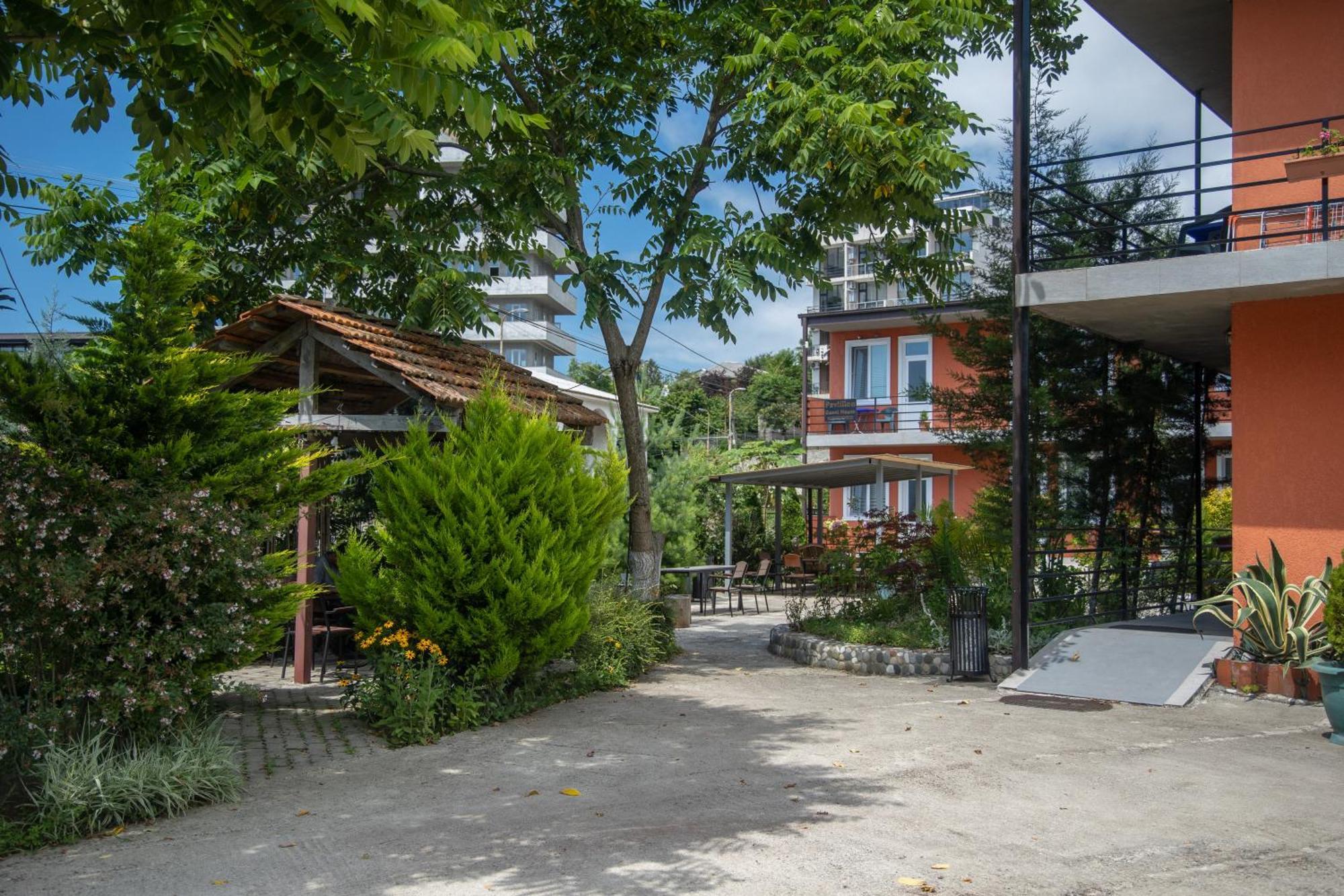 Pavillion Guest House Batumi Exterior photo